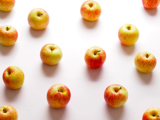 red apples