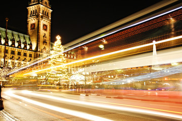 Fototapeta na wymiar Hamburg Christmas Market Rynek w City Hall