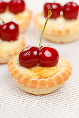 tart with cherries