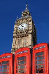 Obraz na płótnie Canvas Big Ben z budki telefoniczne, Londyn, UK
