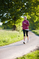 Junge Frau beim Joggen