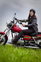 Fototapeta na wymiar Frau auf Motorrad