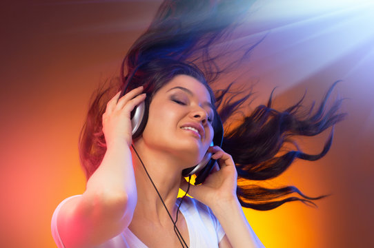 girl with headphones