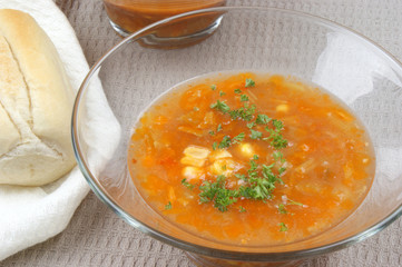 vegetarischer Gemüseeintopf mit Mais und Karotten