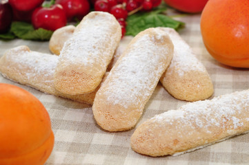 Löffelbiskuits, Früchte