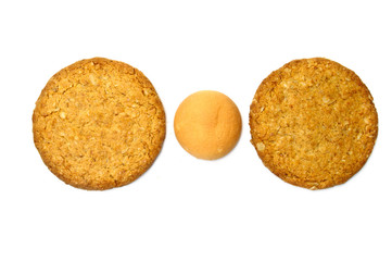 Apple and sponge cookies in a line