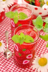 fresh strawberries drink