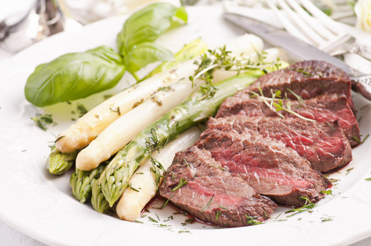 Spargel mit Lammfleisch