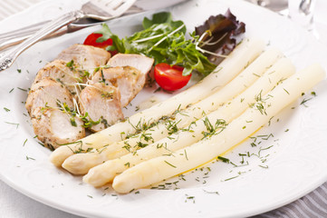 Spargel mit Kaninchenfilet