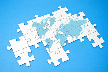 Puzzle mit Weltkarte