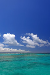 ナガンヌ島の美しい海と空