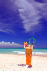 美しいリゾートのトロピカルジュース