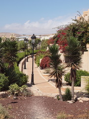 Promenade in einem spanischen Touristen-Dorf