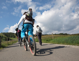 Mountainbiker am Berg - obrazy, fototapety, plakaty