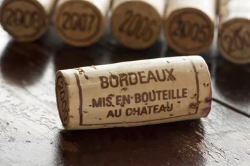 Fotobehang Bordeaux red wine bottle corks © hfng