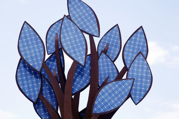 Ein Baum aus Solar Energie Zellen