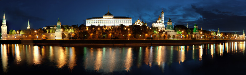 Fototapeta premium panorama The Moscow Kremlin in the morning