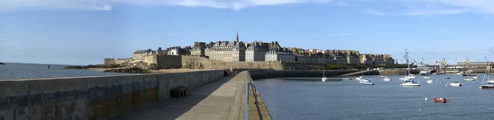 Bateaux dans le port de Saint-Malo