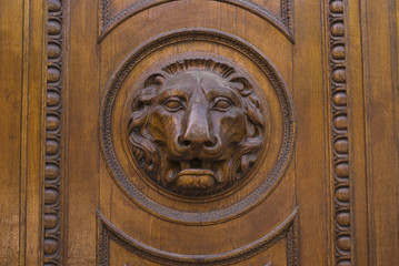 Fototapeta na wymiar drewniany lew