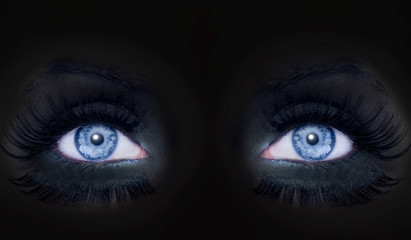 Fototapeta premium blue eyes darked face makeup black panther woman