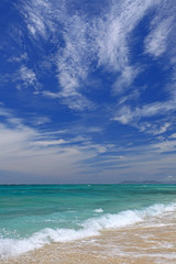 ナガンヌ島のエメラルドグリーンの海