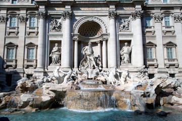 Fototapeta na wymiar Fontanna di Trevi. Znanym obiektem w Rzymie