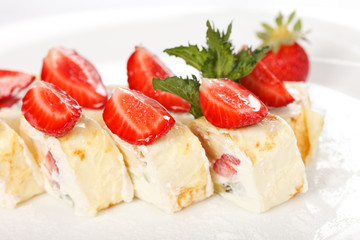 Sweet rolls with strawberry