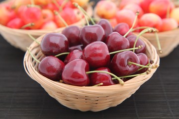 Paniers de cerises bigarreau