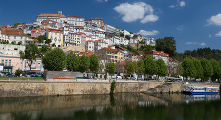 Fototapeta na wymiar city magnet Coimbra in summer