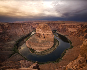 Grand Canyon: Colorado River winds around Horseshoe Bend