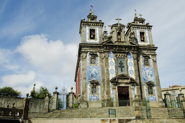 Fototapeta na wymiar santo idelfonso church in porto portugal