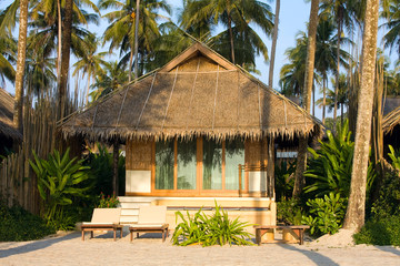 Fototapeta na wymiar Beautiful tropical beach bungalow