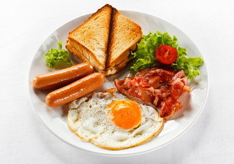 Breakfast - toast, egg, bacon and vegetables
