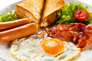 English breakfast - toast, egg, bacon and vegetables