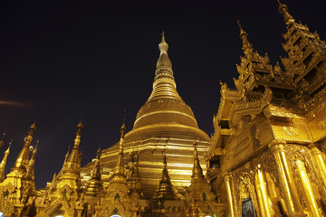 Swedagon Pagode in Yangon, Myanmar - obrazy, fototapety, plakaty