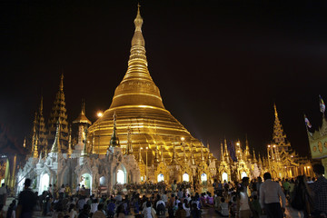 Swedagon Pagode in Yangon, Myanmar - obrazy, fototapety, plakaty