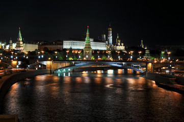 Fototapeta na wymiar view to the Moscow Kremlin from the Patriarchal bridge. Russia