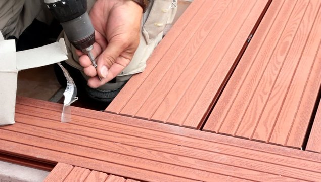 visser les lattes de la terrasse