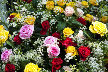 букет цветущих роз