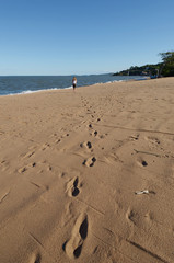 ragazza sulla spiaggia