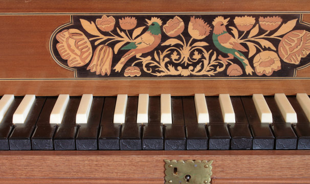 Harpsichord keyboard with lock and inlay