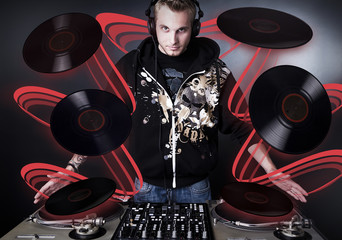 dj lässt vinyls schweben