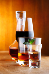 alcohol drinks with mint leaf