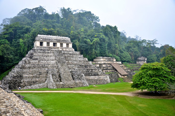 Palenque ruins in the morning mist - obrazy, fototapety, plakaty
