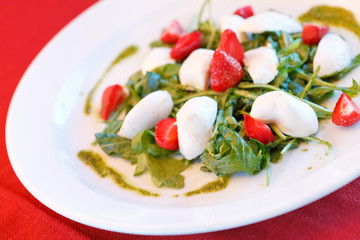salad with strawberry