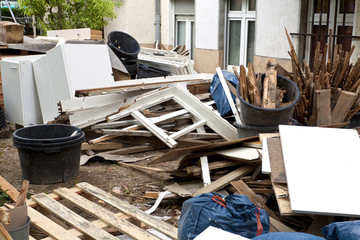 Schrott und Schutt auf Baustelle