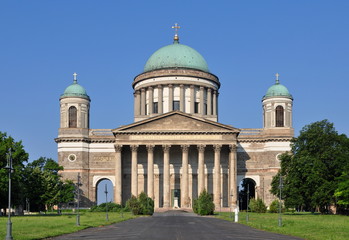 Fototapeta na wymiar imposing building of Basilica Esztergom,Hungary