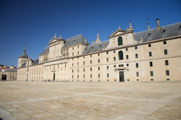 Fototapeta na wymiar Escorial monastery facade
