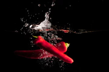 Deurstickers Spaanse pepers Water Splash © akulamatiau
