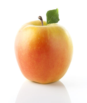 belle pomme sur fond blanc